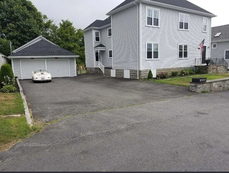 Building Photo - 94 Thelma Ave