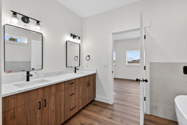 Building Photo - JR199L