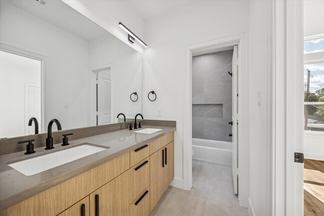 Building Photo - 3719 Lydia St