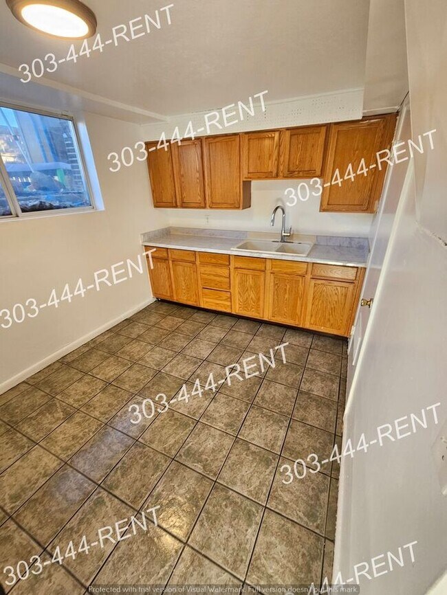 Building Photo - 2 Bedroom 1 Bathroom Located in Brighton!!