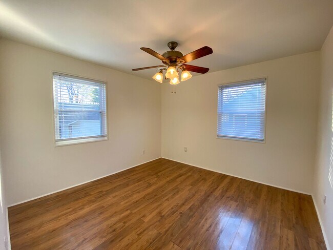 Building Photo - 2 bed, 1 bathroom house near Christian Brothers University in Midtown Memphis