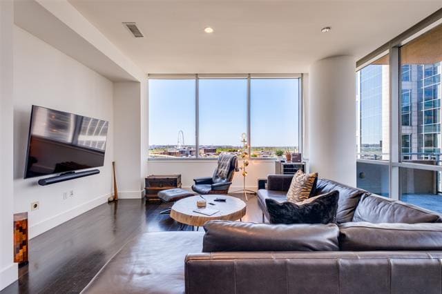 Building Photo - 2200 Victory Ave