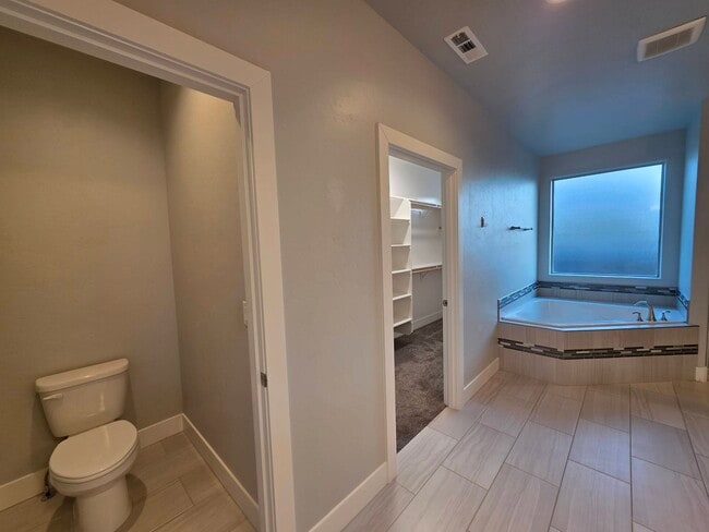 Building Photo - 584 Thebes St