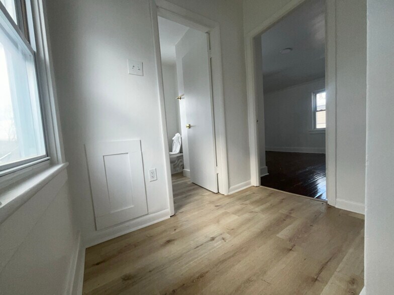 Building Photo - 1706 Davidson St