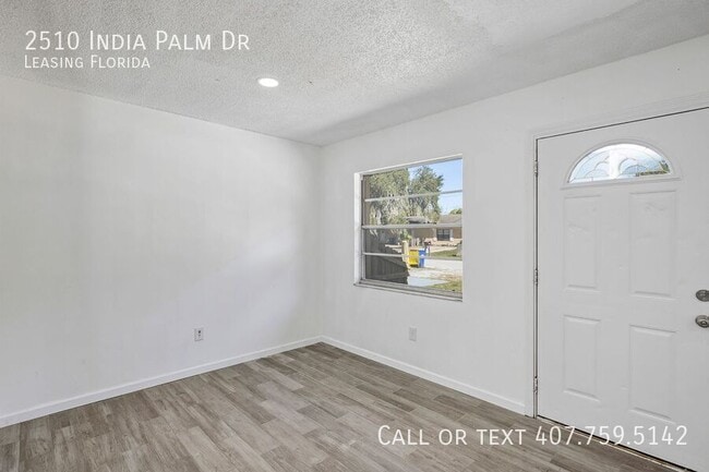 Building Photo - 2510 India Palm Dr