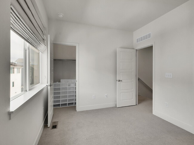 Building Photo - $2,350 - 2 Bed, 2.5 Bath Townhome in Broom...