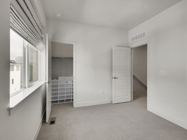 Building Photo - $2,750 - 2 Bed, 2.5 Bath Townhome in Broom...