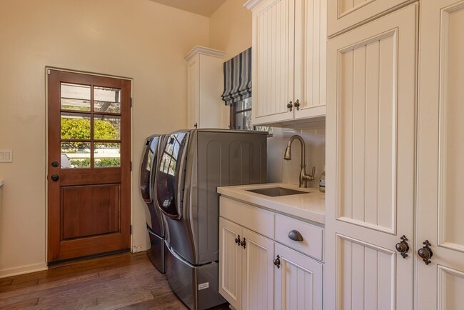 Building Photo - Outdoor Oasis