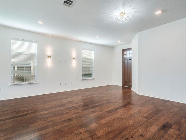 Building Photo - 9011 Pin Brush Dr