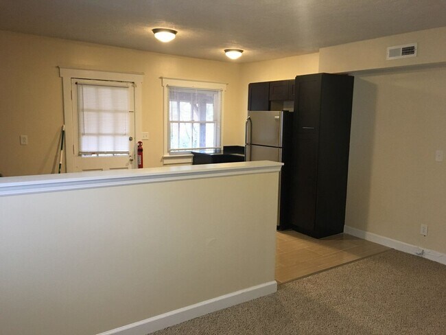 Building Photo - 1445
