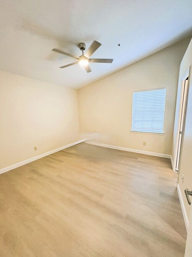 Building Photo - 519 Carambola Ave