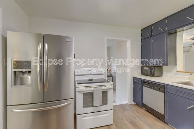 Building Photo - 1228 Bonito Ave