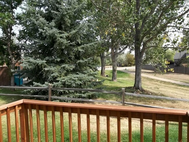Building Photo - West Fort Collins Living Near Horsetooth Reservoir