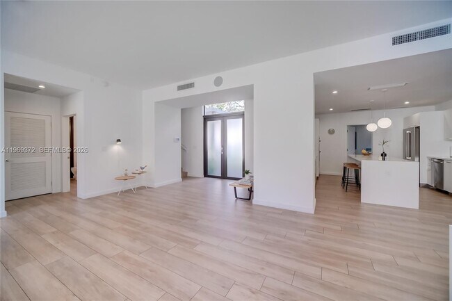 Building Photo - 8660 Arboretum Ln