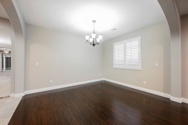 Building Photo - Single Story w/ duel primary suites gated ...