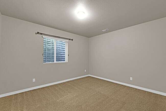 Building Photo - Beautiful home available to move in 08/04/...