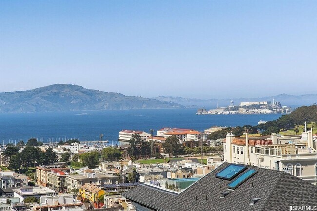 Building Photo - 1 Bed/1 Bath In Pacific Heights with Parking and Roof Deck