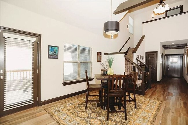 Building Photo - Stylish Bentonville Home (Community Amenities!)