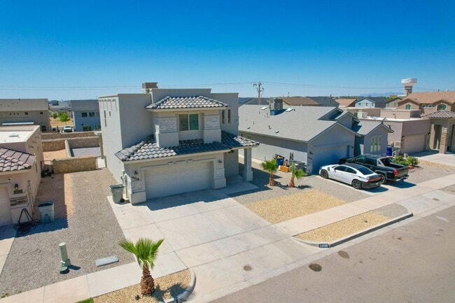 Building Photo - Beautiful 4 bed/2.5 baths in the desirable...