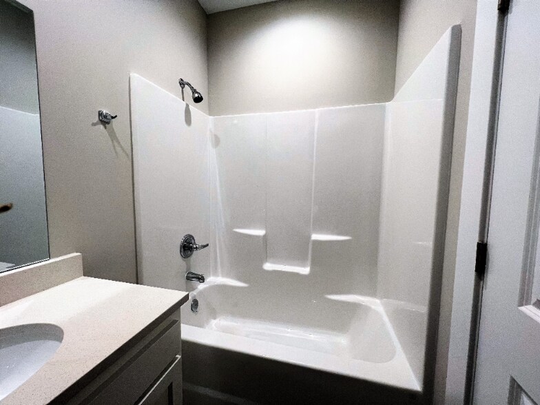 Building Photo - 13515 W Haskell Ct