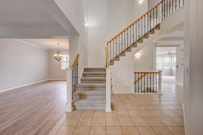Building Photo - 5 bedroom, 4 1/2 bath, with 3 car garage in Cherry Creek School District