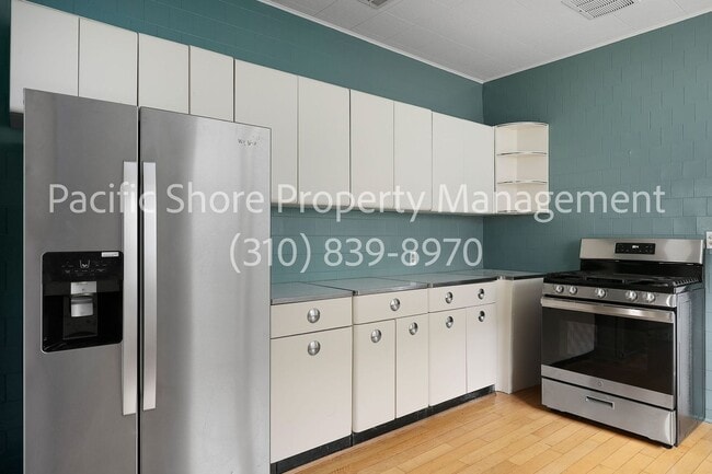 Building Photo - Russell Apartments