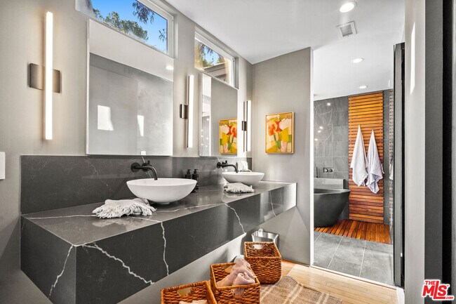 Building Photo - 28036 Sea Ln Dr