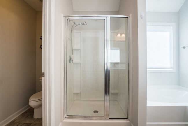 Building Photo - 647 Red Oak Ln