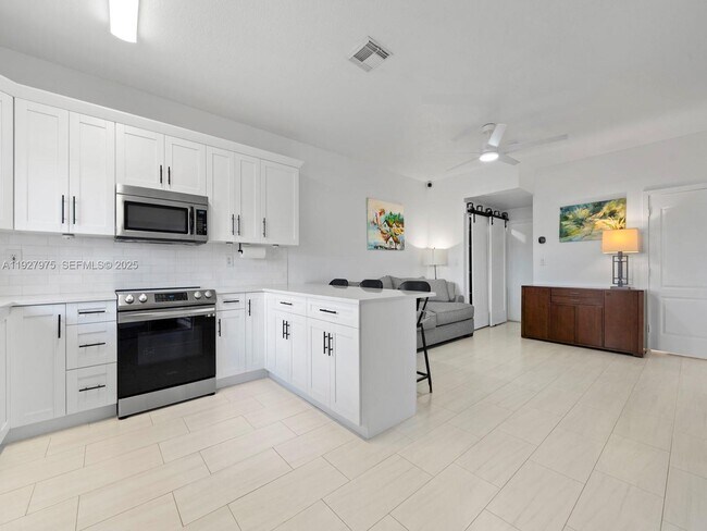 Building Photo - 12881 SW 49th Ct