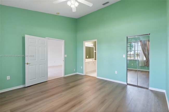 Building Photo - 2561 E Aragon Blvd