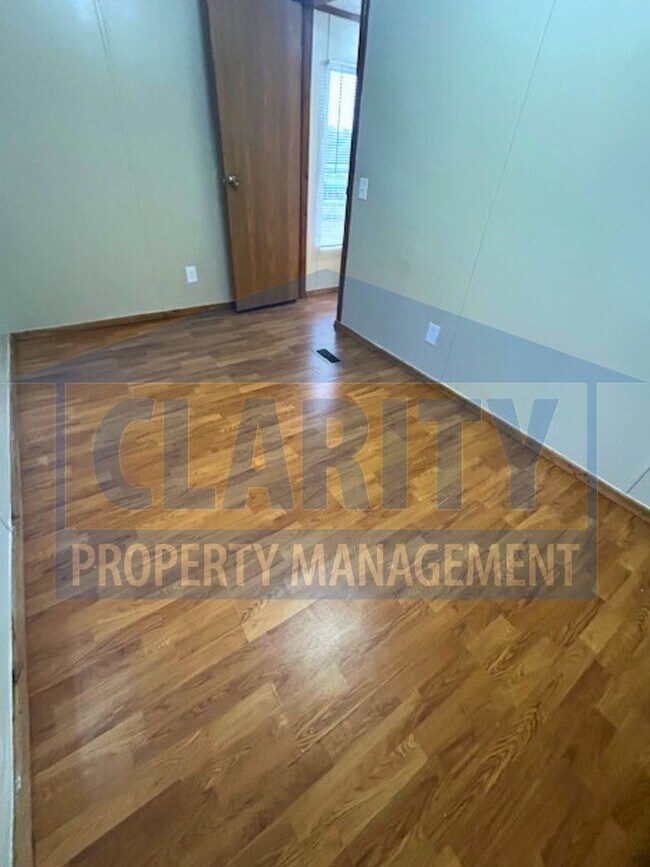 Building Photo - Three bedroom single level home!