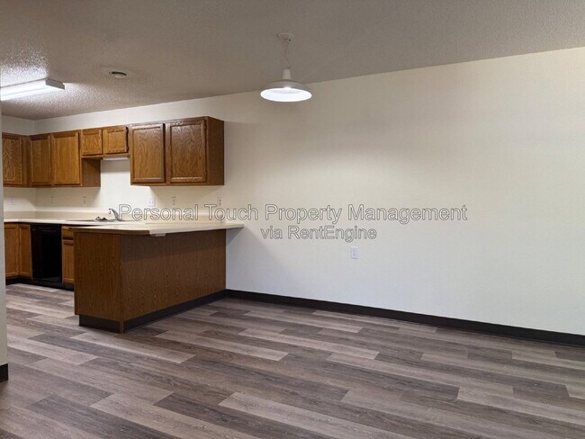 Building Photo - 415 22nd St E