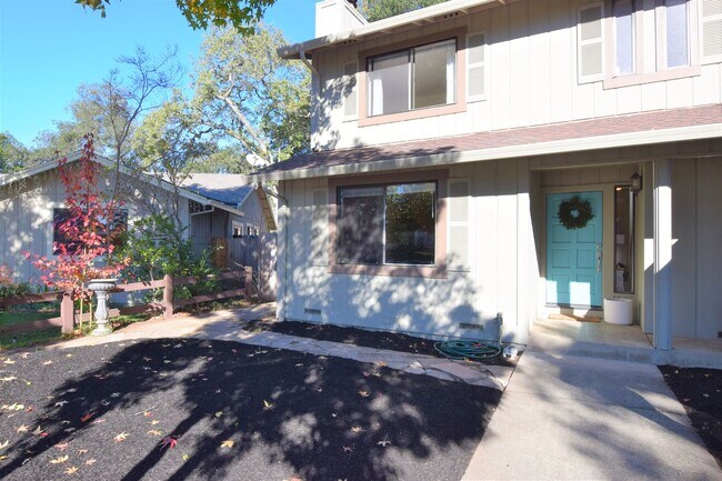 Building Photo - Beautiful 4bd/ 2.5 ba House