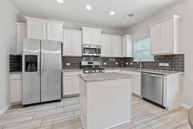 Building Photo - 307 Parkside Dr