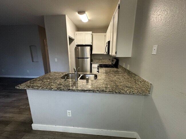 Building Photo - Upgraded 3 bedroom!