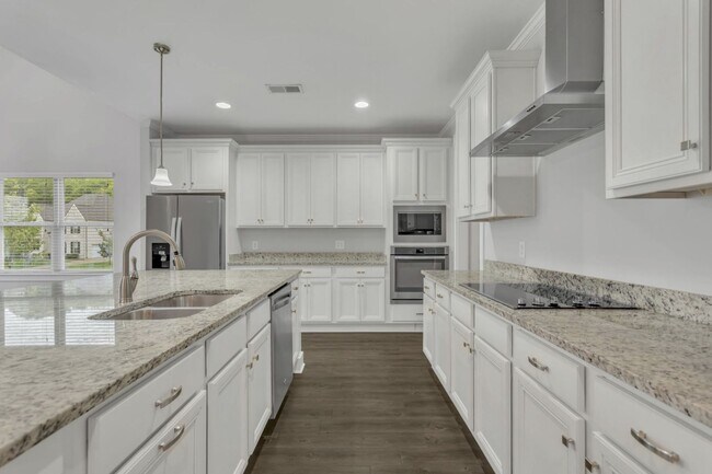 Building Photo - 4BR/3.5BA All-Brick Home Near Top Williams...