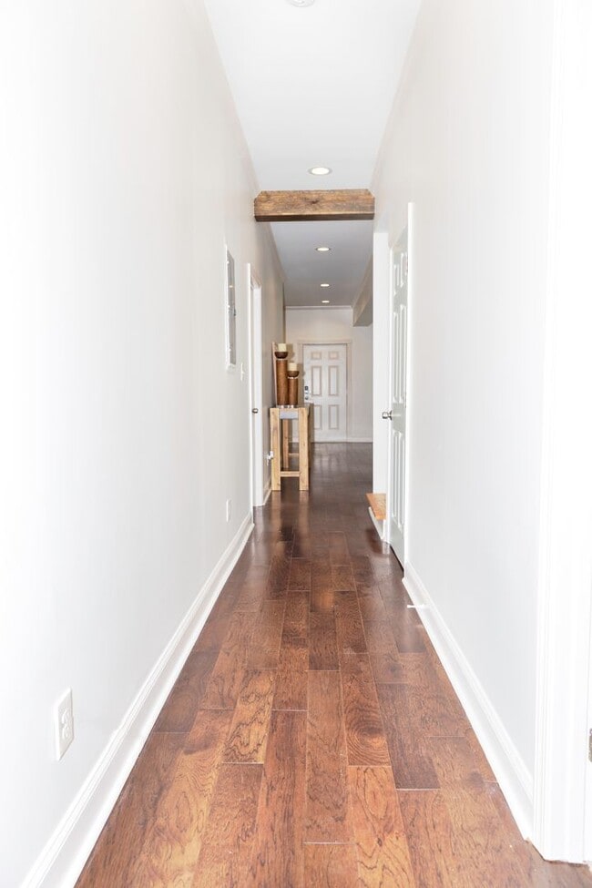 Building Photo - Spacious 4/3.5 w/ Master on Main and Fully...