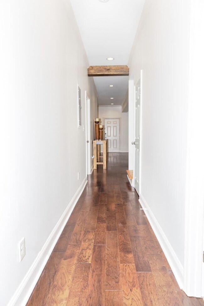 Building Photo - Spacious 4/3.5 w/ Master on Main and Fully Fenced Backyard!