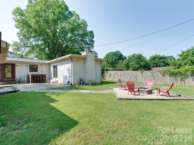 Building Photo - 3921 Sheffield Dr