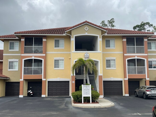 Building Photo - ANNUAL RENTAL - 3 BED/2 BATH-SECOND FLOOR ...