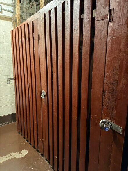 Building Photo - 708 W Bittersweet Pl