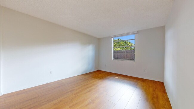 Building Photo - 8301 SW 142nd Ave