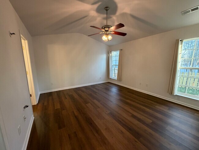 Building Photo - 1863 New Castle Dr