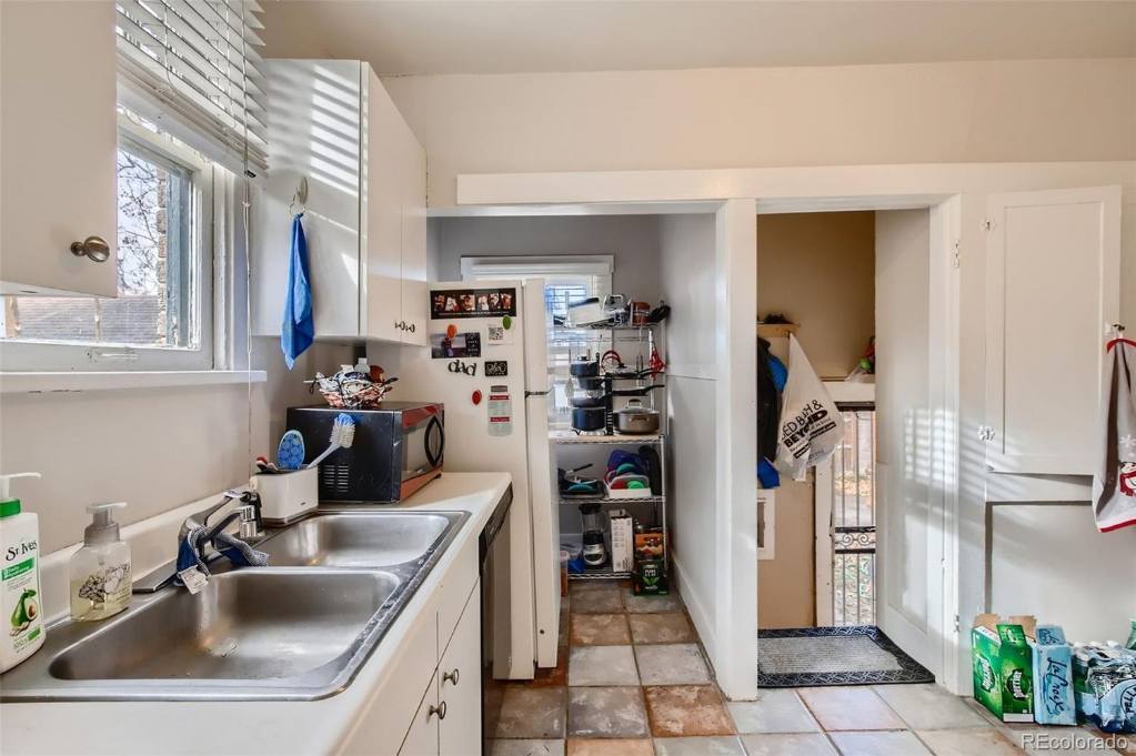 Building Photo - 2621 N Columbine St