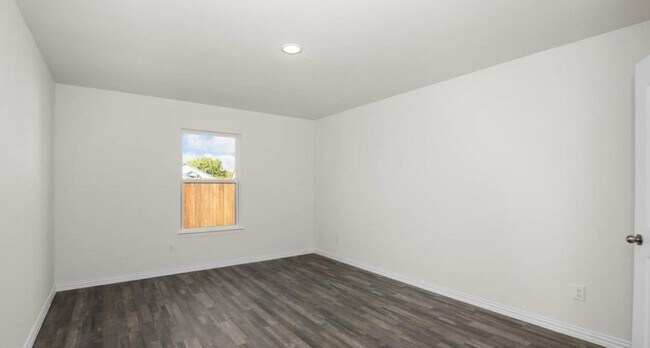 Building Photo - 130 Angelina Dr