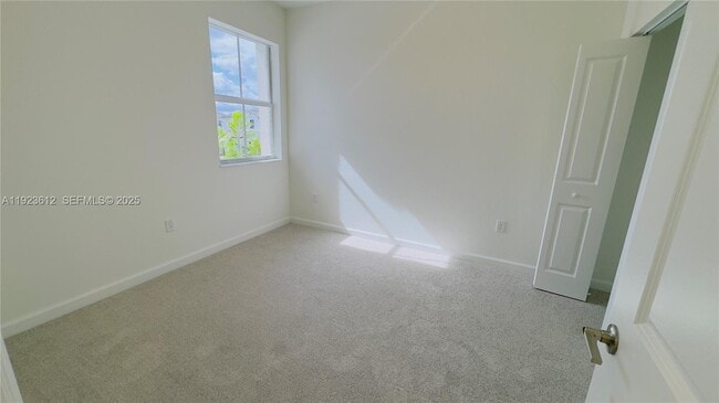 Building Photo - 2621 SE 27th Dr