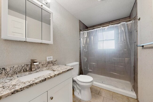 Building Photo - NE 3 bedroom 1 bath 1348/sf