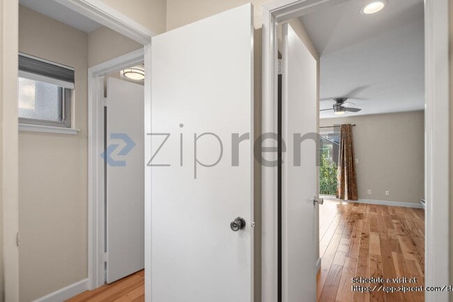 Building Photo - 2666 Kentworth Way