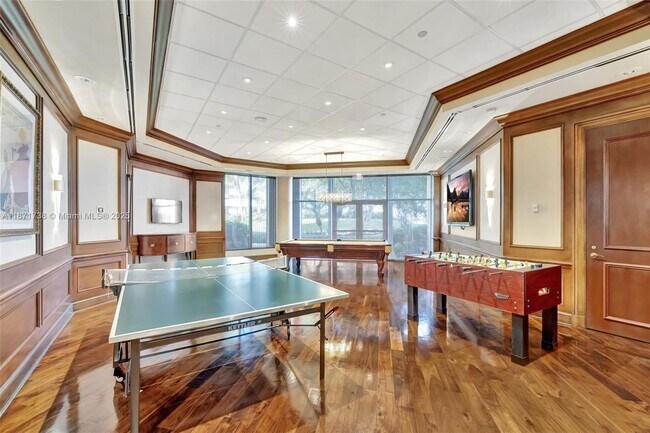 Building Photo - 2600 Island Blvd