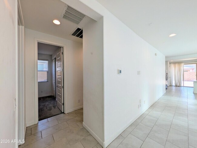 Building Photo - 9509 W Sells Dr